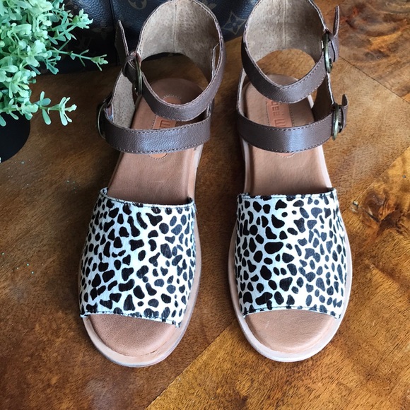 Anthropologie Gee Wawa Leather Animal Print Sandal - Picture 3 of 8